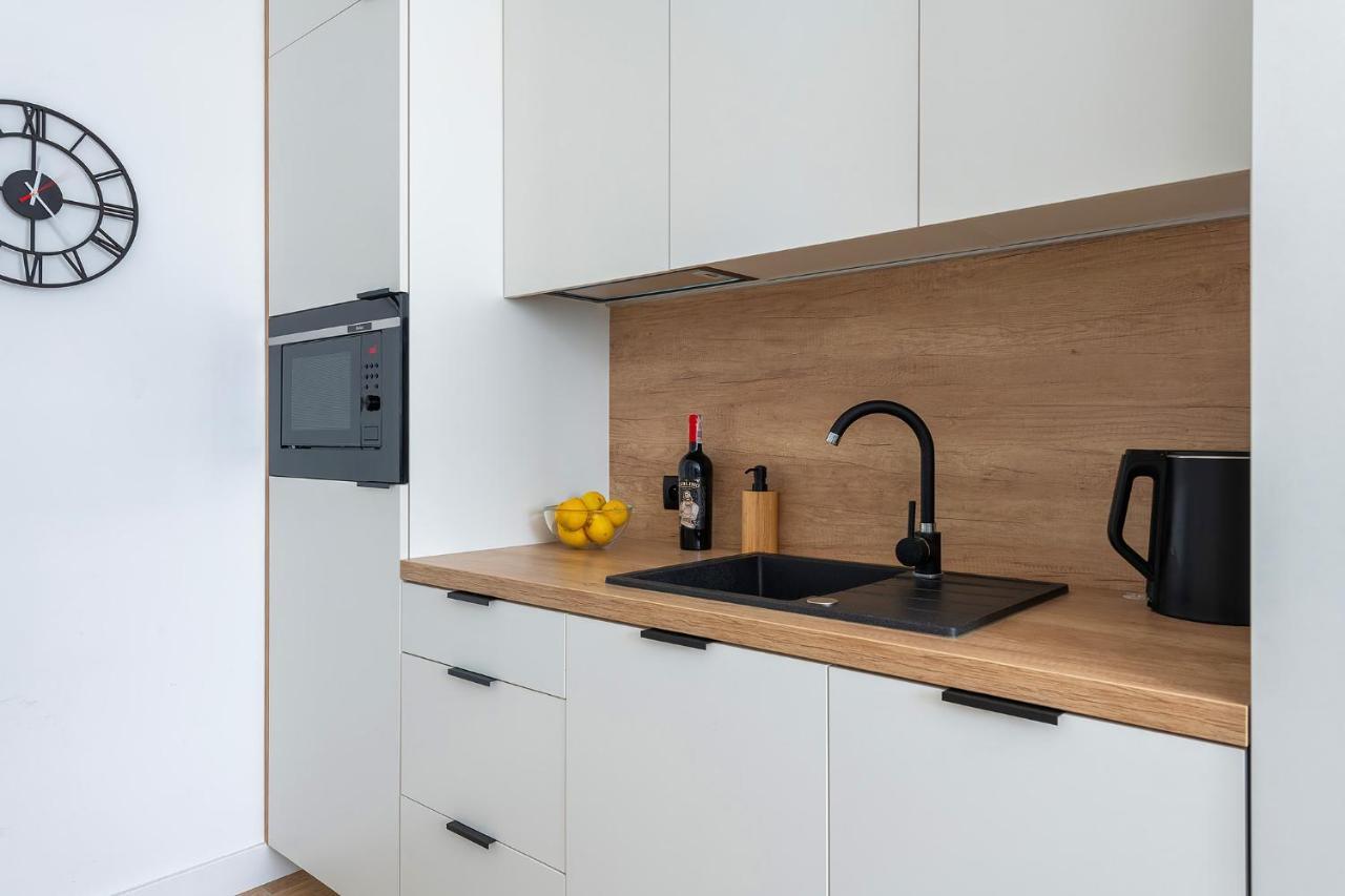 Apartment Sliska 3 Studio: View With Smart Amenities Warsaw